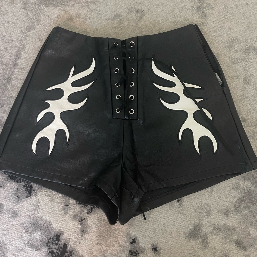 12th TRIBE FESTIVAL WESTERN SHORTS SZ SMALL